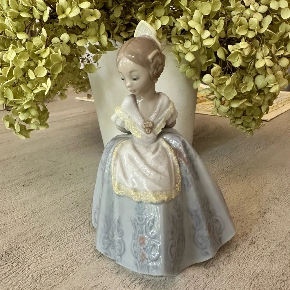 Lladro “Pepita” 5375 *rare+retired* Porcelain figurine MINT condition w/box! - Picture 4 of 9